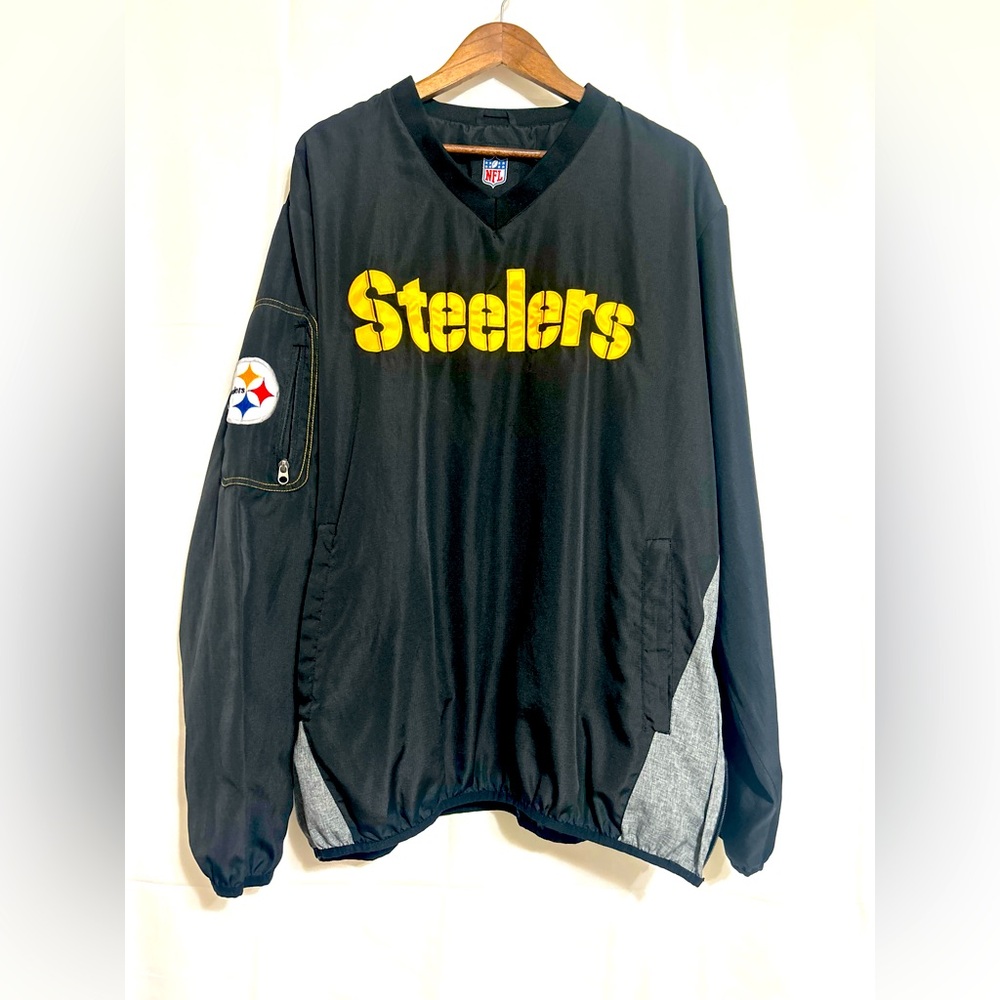 NFL Pittsburgh Steelers Men’s Black Windbreaker Pullover Team Logo on Sleeve XXL